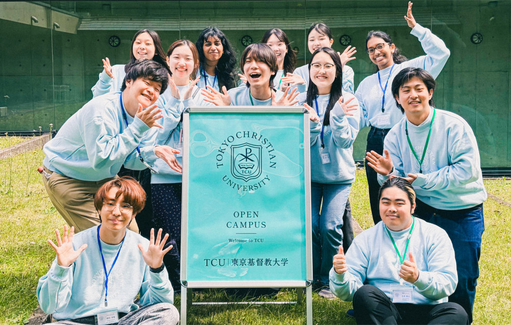 学生スタッフが笑顔で歓迎！