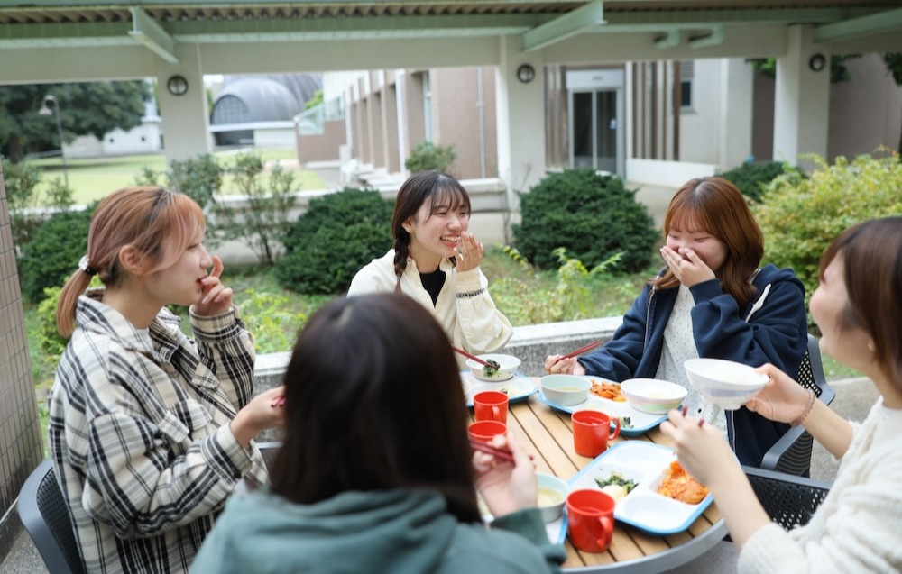 おいしい学食と交わり